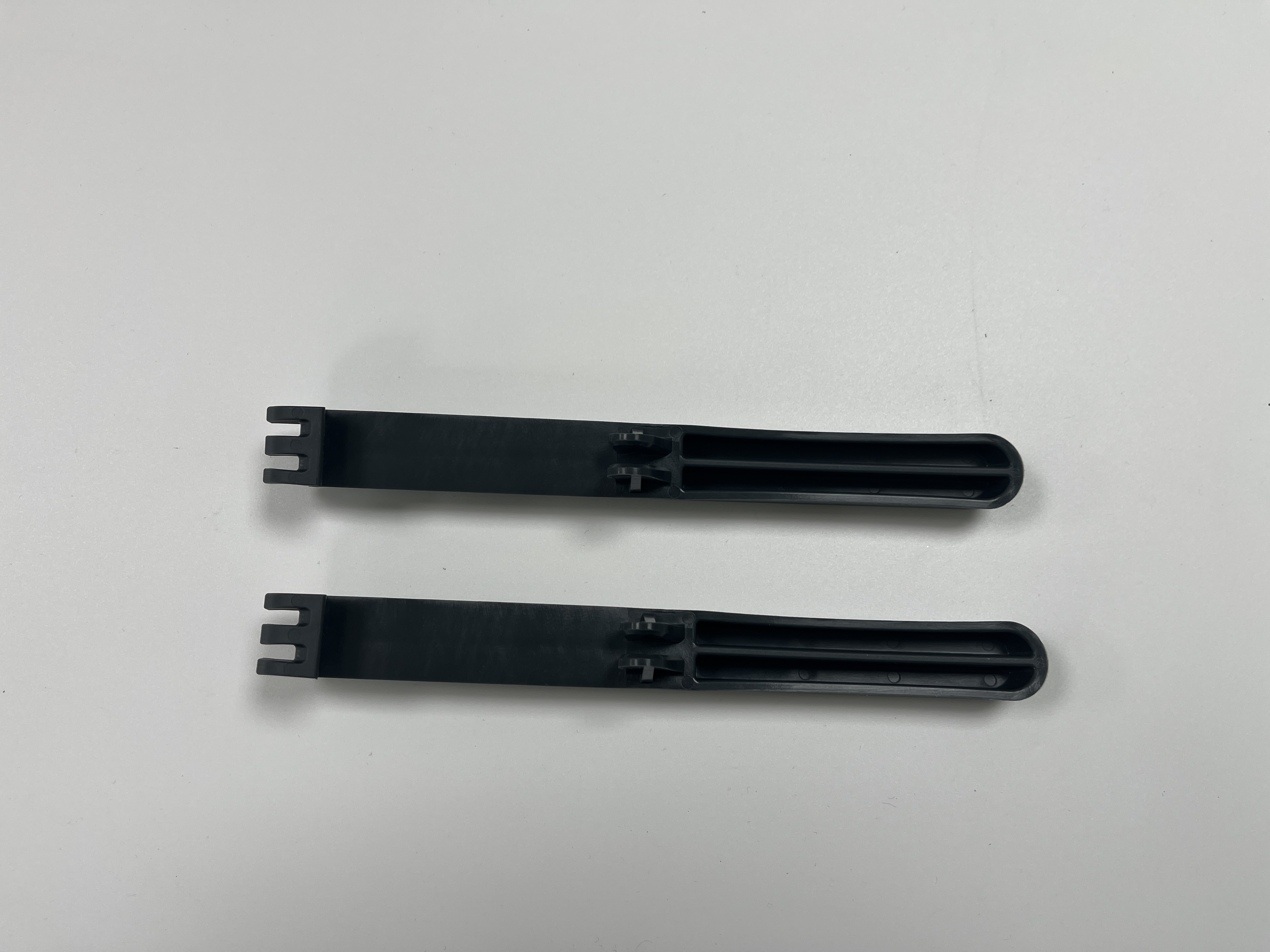 Precision Injection-Molded Foldable Support Arms Brazos de soporte plegables moldeados por inyección de precisión