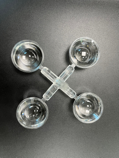 Molde de inyección para componente óptico transparente con cuatro lentes circulares - Copas en forma